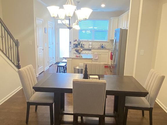 4th image of 216 Linestowe Dr