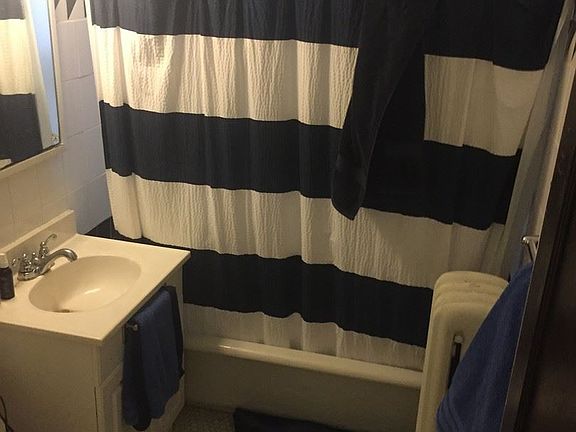 3rd image of 2507 Nicollet Ave APT 8