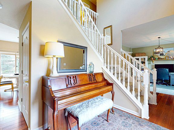 5th image of 1176 Newark Ct