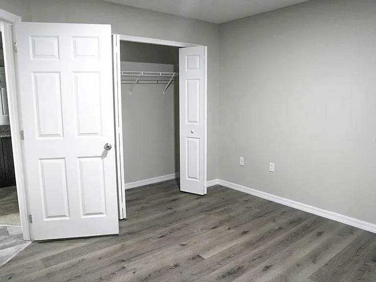 4840 Poolside Dr — Photo 12