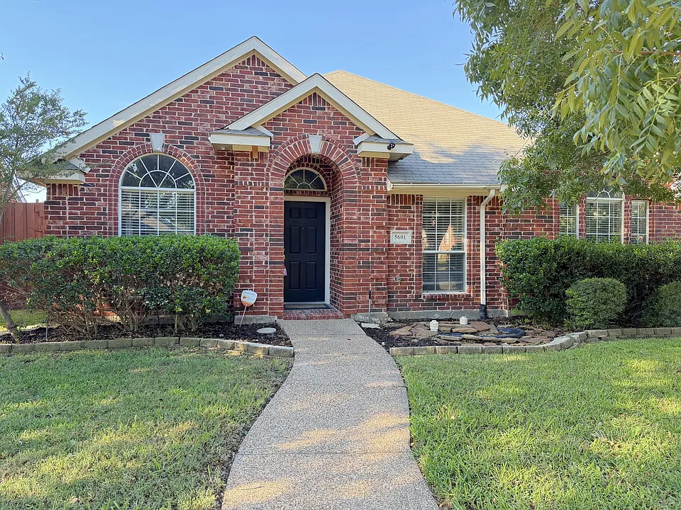 5601 Buckskin Dr
