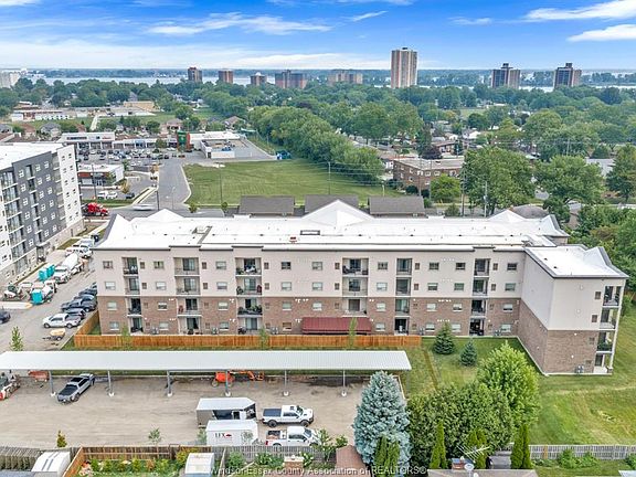 5th image of 8475 Wyandotte St E #402