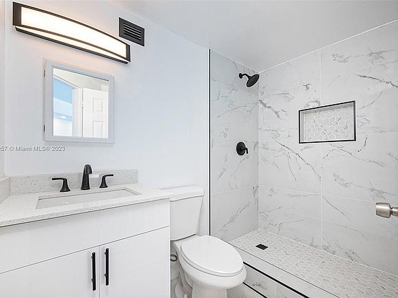 5th image of 801 Brickell Bay Dr APT 1662