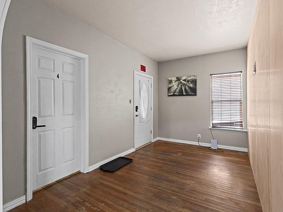 3rd image of 1117 Marion St