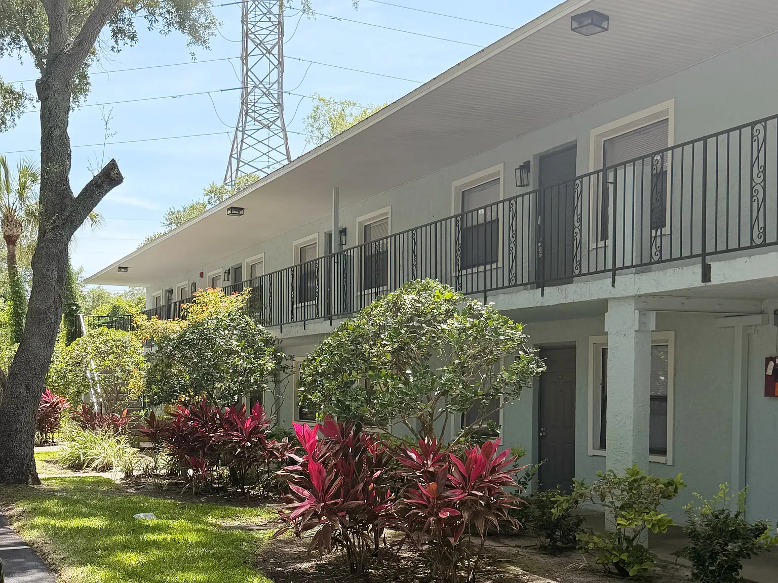 The Apartments at Oak Creek — Photo 3
