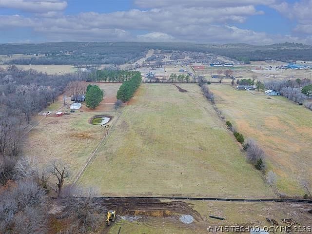 2nd image of 1701 S Cheyenne Rd