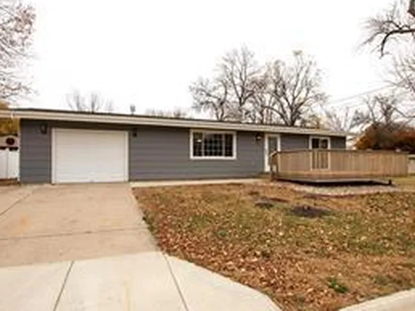 631 East St, Stewart, MN 55385