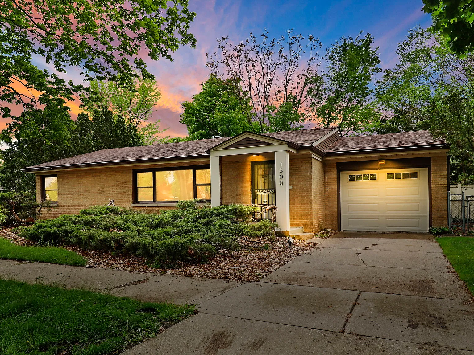 4 bed, 2000 sqft, $3,550 — Photo 1