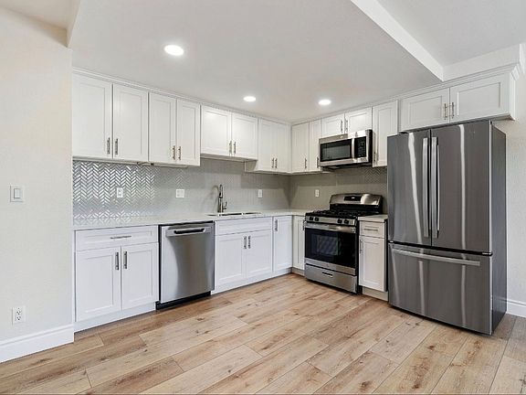 4th image of 4071 Melrose Ave #3
