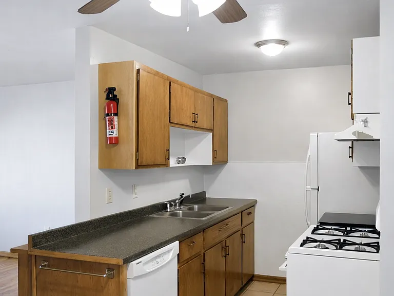 801 University Ave SE — Photo 8