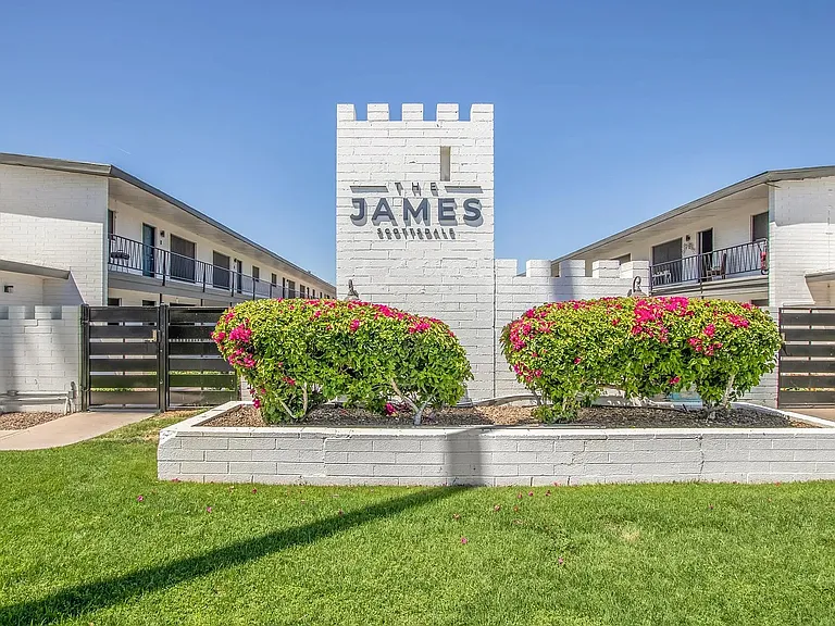 The James — Photo 41