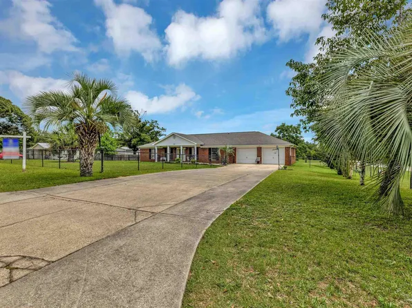 4747 Pine Circle Dr, Molino, FL 32577