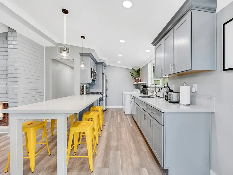 9582 Parade St — Photo 45
