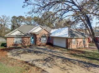 2311 N Pioneer Trl, Bryan, TX 77808