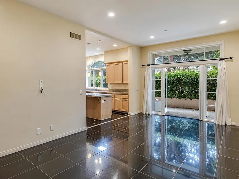 5370 Renaissance Ave — Photo 12
