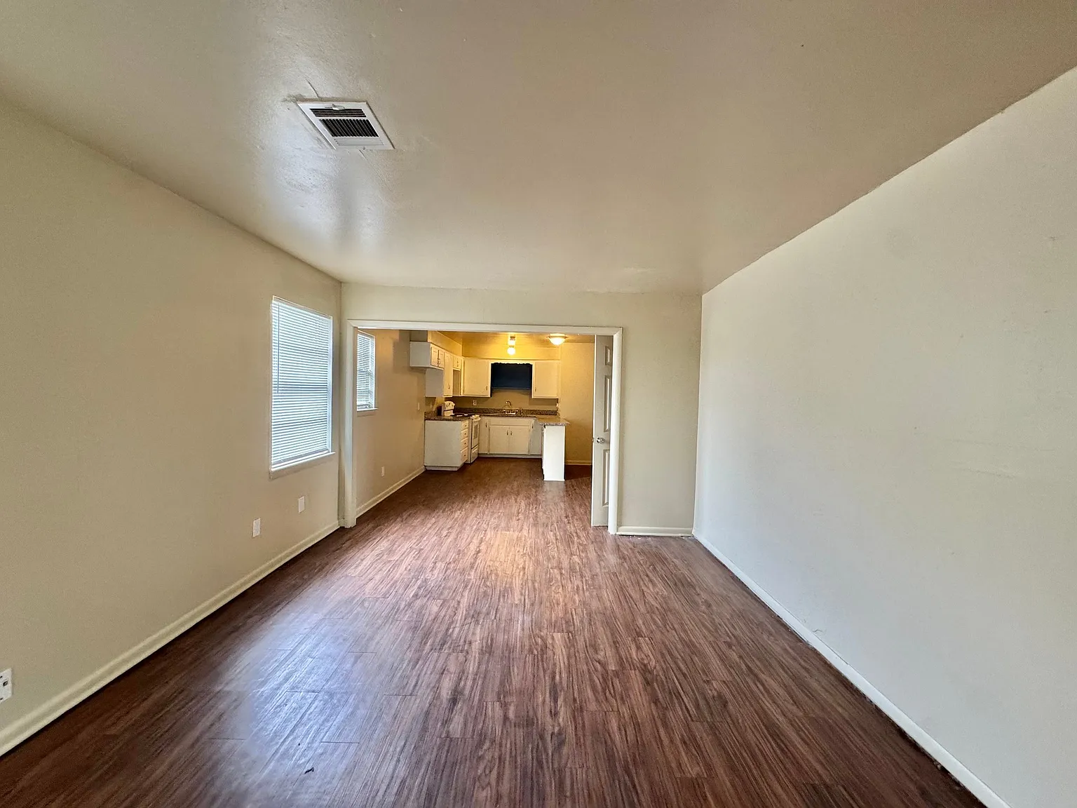 Cozy 2 Bed/1 Bath Single Family Upstairs Apartment in Oklahoma City - Available 6/11 - $895/mo — Photo 4