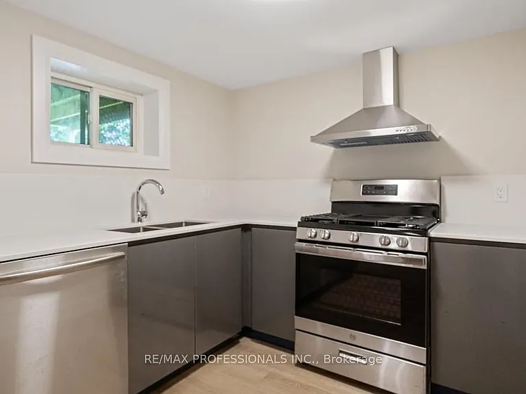 1327 Royal Dr #LOWER — Photo 9