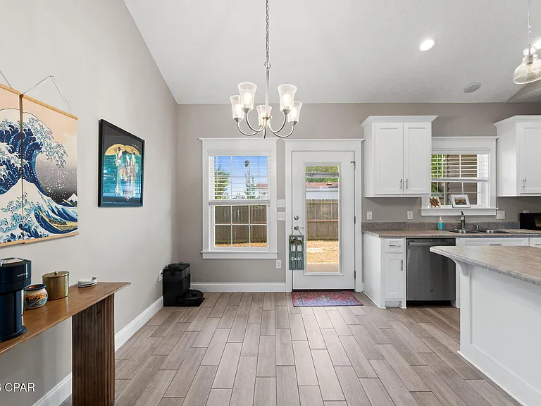 5206 Robins Ct — Photo 11
