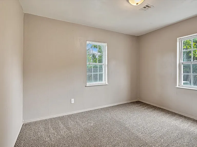 1536 SW 52nd St — Photo 30