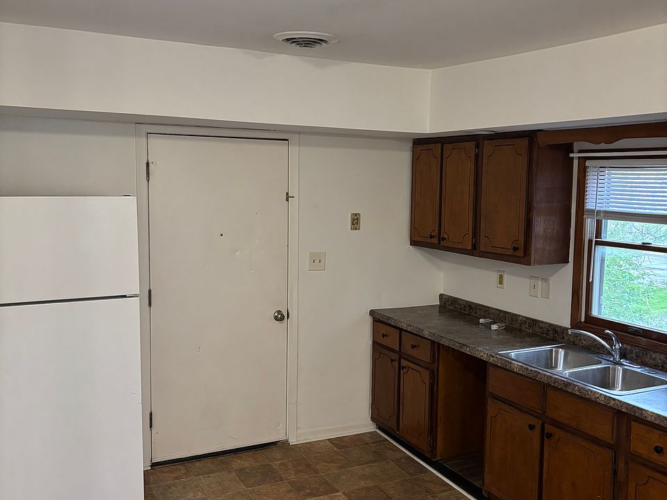 Kitchen and dining room space: refrigirator, gas range and oven, and microwave