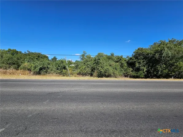 2026 3rd St, Floresville, TX 78114