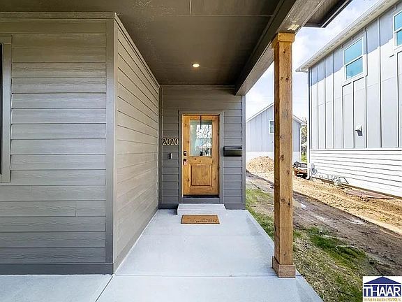 2nd image of 2020 Columbia Ave