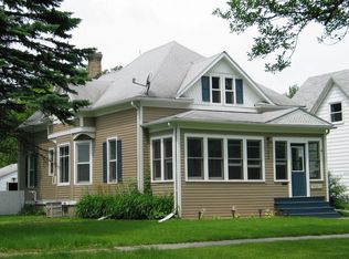 514 Cottonwood St, Grand Forks, ND 58201