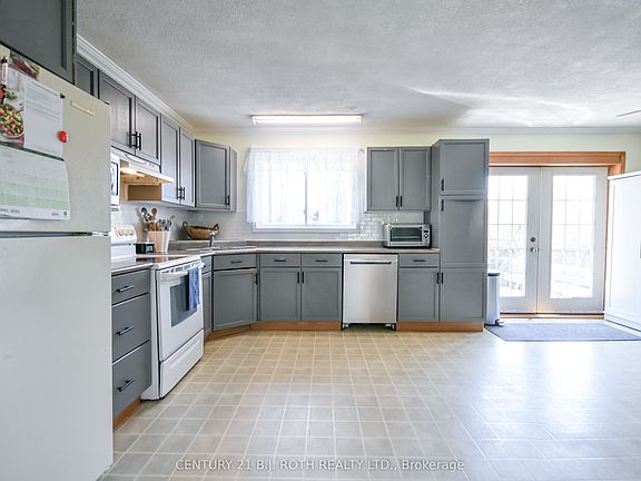 5th image of 3039 Poplar Rd