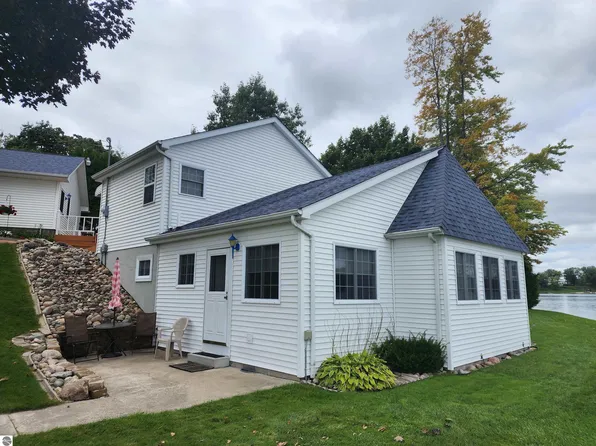 5721 Lakeview Dr, Hale, MI 48739