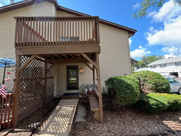 1832 Kerrybrook Ct #1832, Sycamore, IL 60178