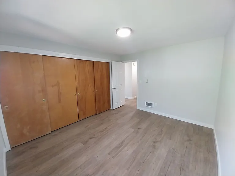 5029 Roosevelt Way NE — Photo 7