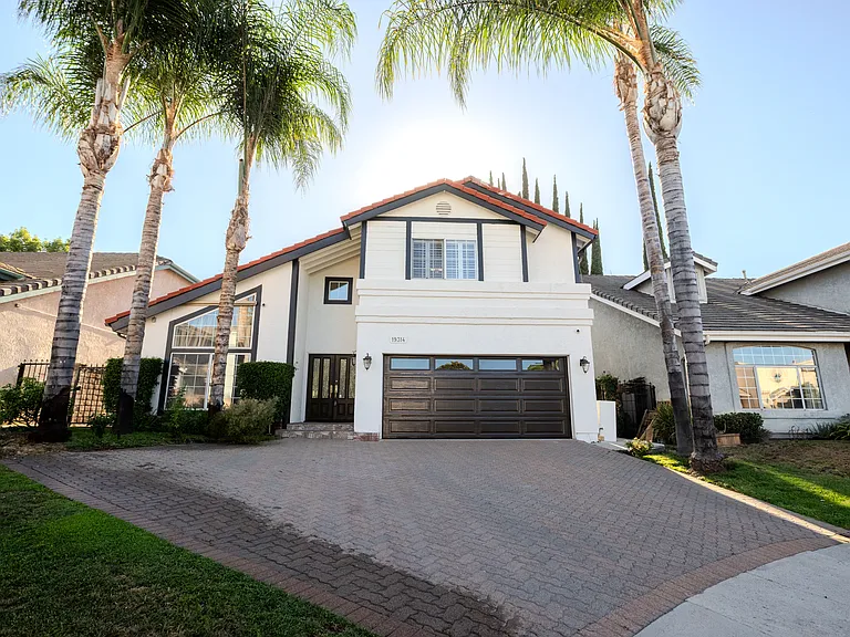 19314 Yolie Ln — Photo 2