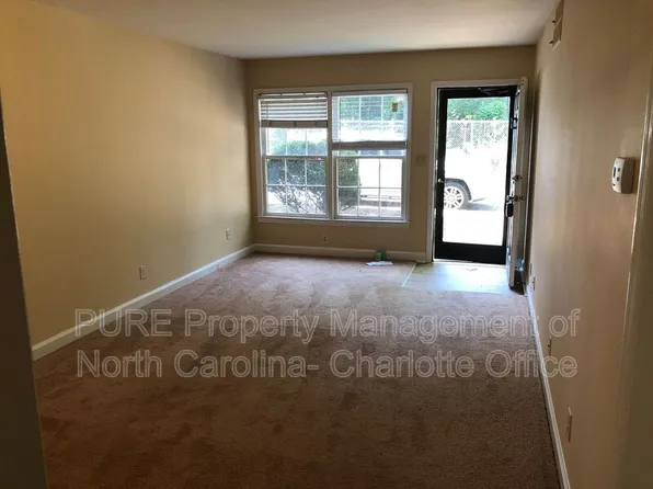 2804 E Carriage Dr, Winston Salem, NC 27106