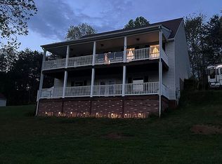 441 British Woods Dr, Roanoke, VA 24019