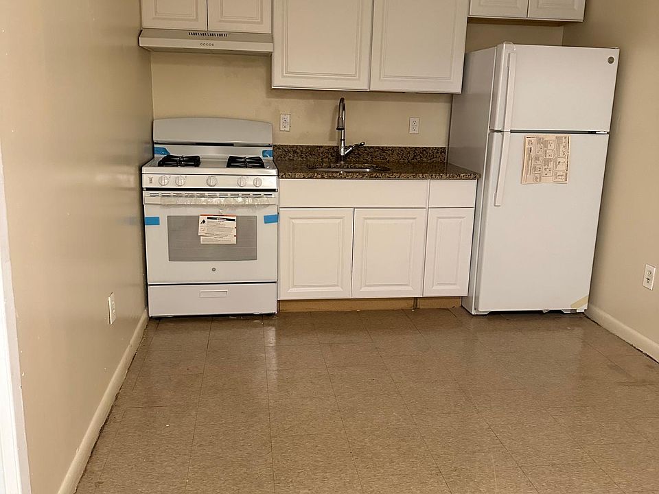 2nd image of 987 Huntington Ave #Na