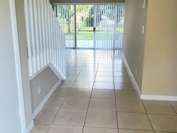 1045 Goldenrod Rd APT D, Wellington, FL 33414