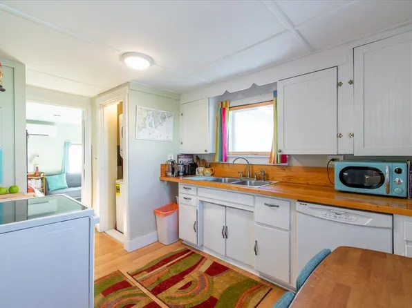 27 Knott Street, Rockland, ME 04841