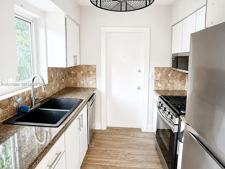 125 Edgewater Dr #9 — Photo 6