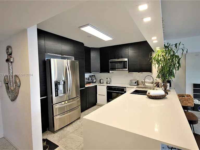 5151 Collins Ave #933 — Photo 3