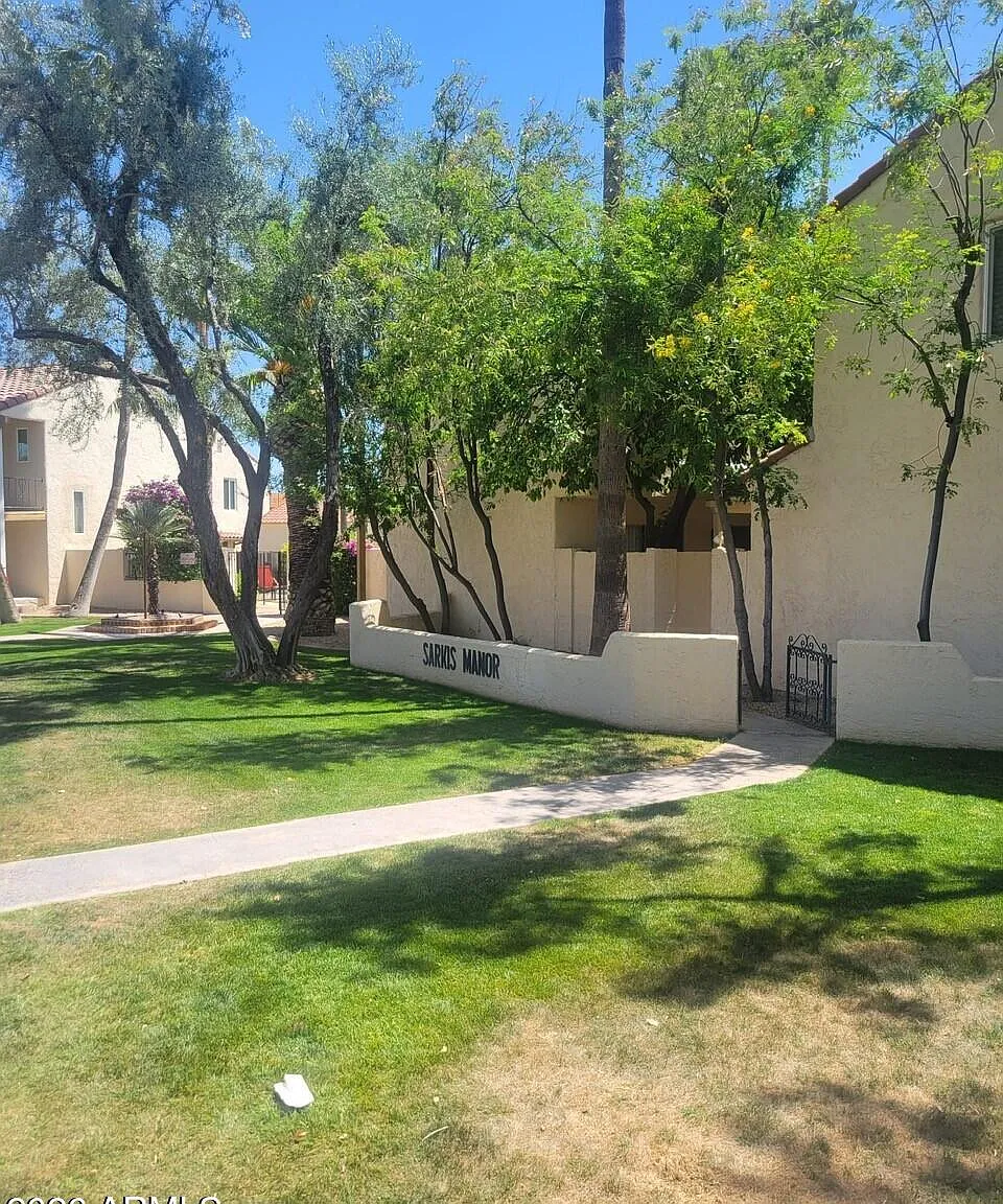 2 bed, 1.5 bath, 1075 sqft, $2,100 — Photo 2