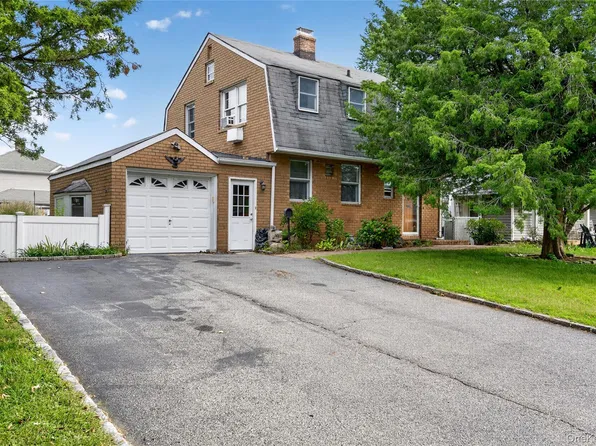 163 Earl Street, Westbury, NY 11590