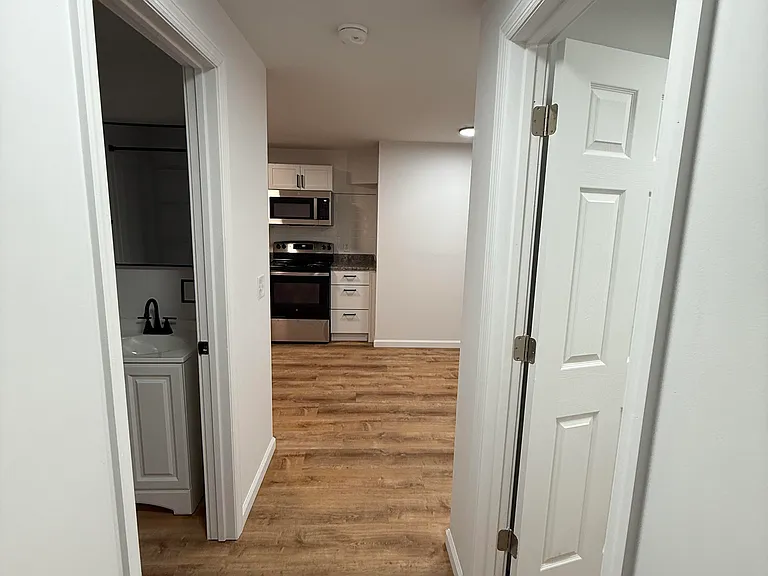 82 Oakwood Ave #B1 — Photo 2