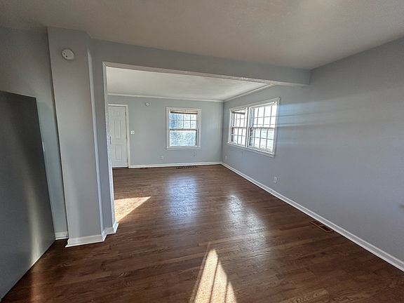 3rd image of 5804 Forest Ave