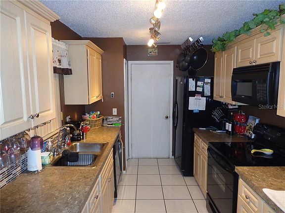4th image of 1418 Cloverfield Dr