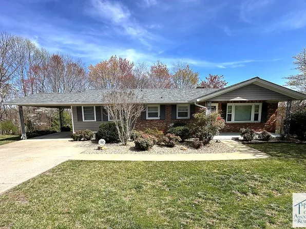 405 Oakhurst Dr, Stuart, VA 24171