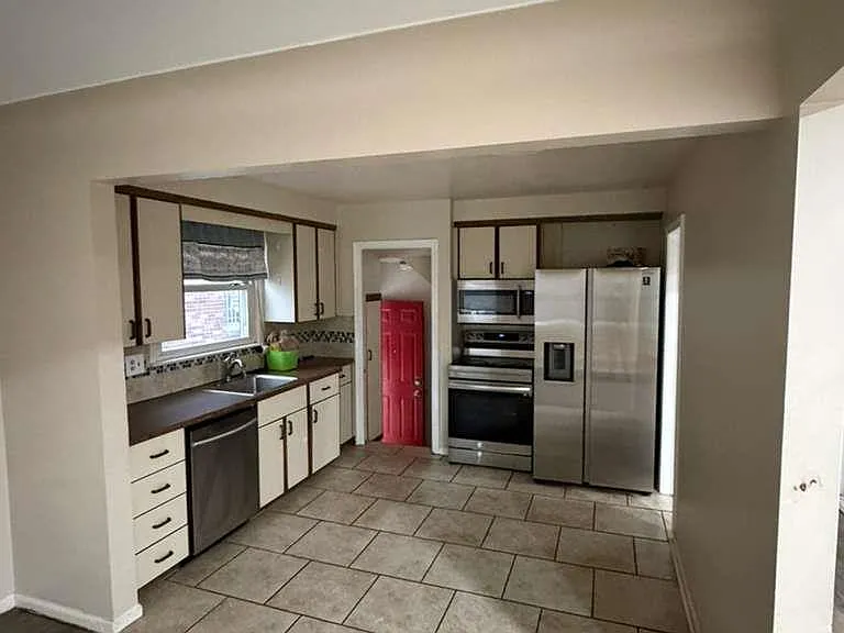 6835 Rosemont Ave — Photo 9
