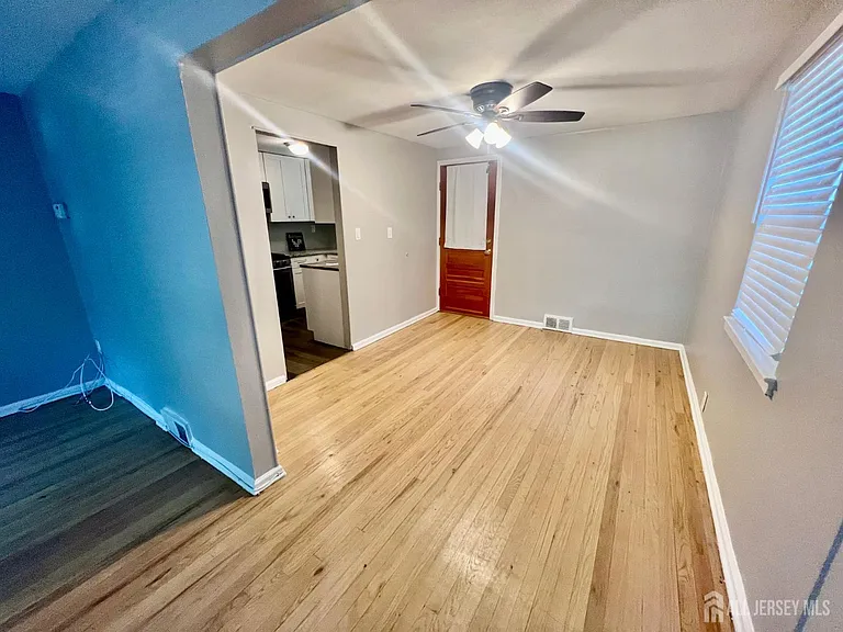 34 Kate Ln — Photo 8