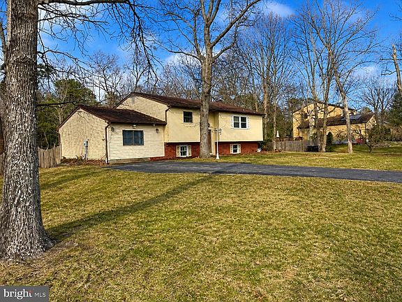 4th image of 848 Anthony Rd