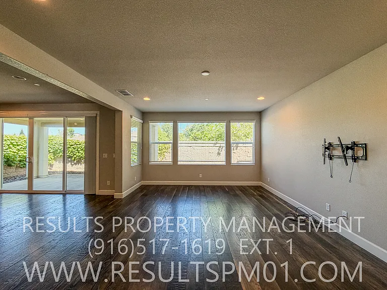 5043 Verona Dr — Photo 15