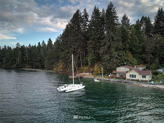 3rd image of 8628 Island View Dr NE